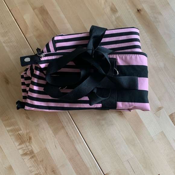 Victoria’s Secret Overnight Bag- New In Wrapping! - Picture 11 of 11